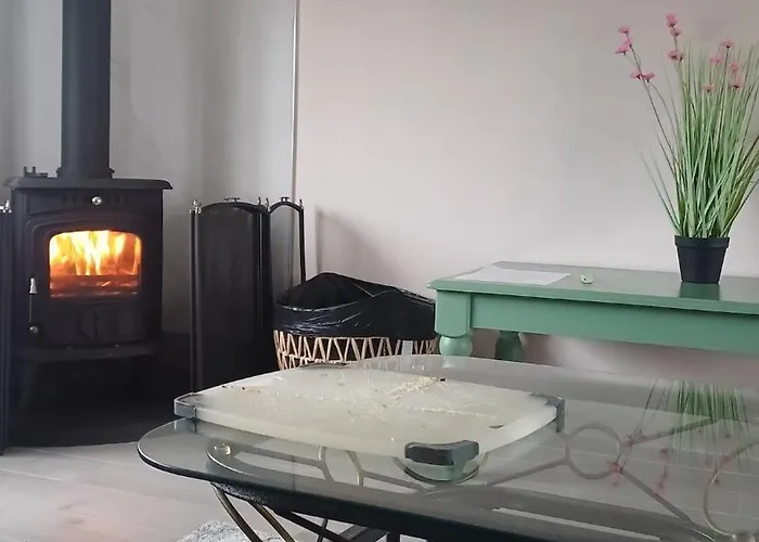 Anna's East * Quilty